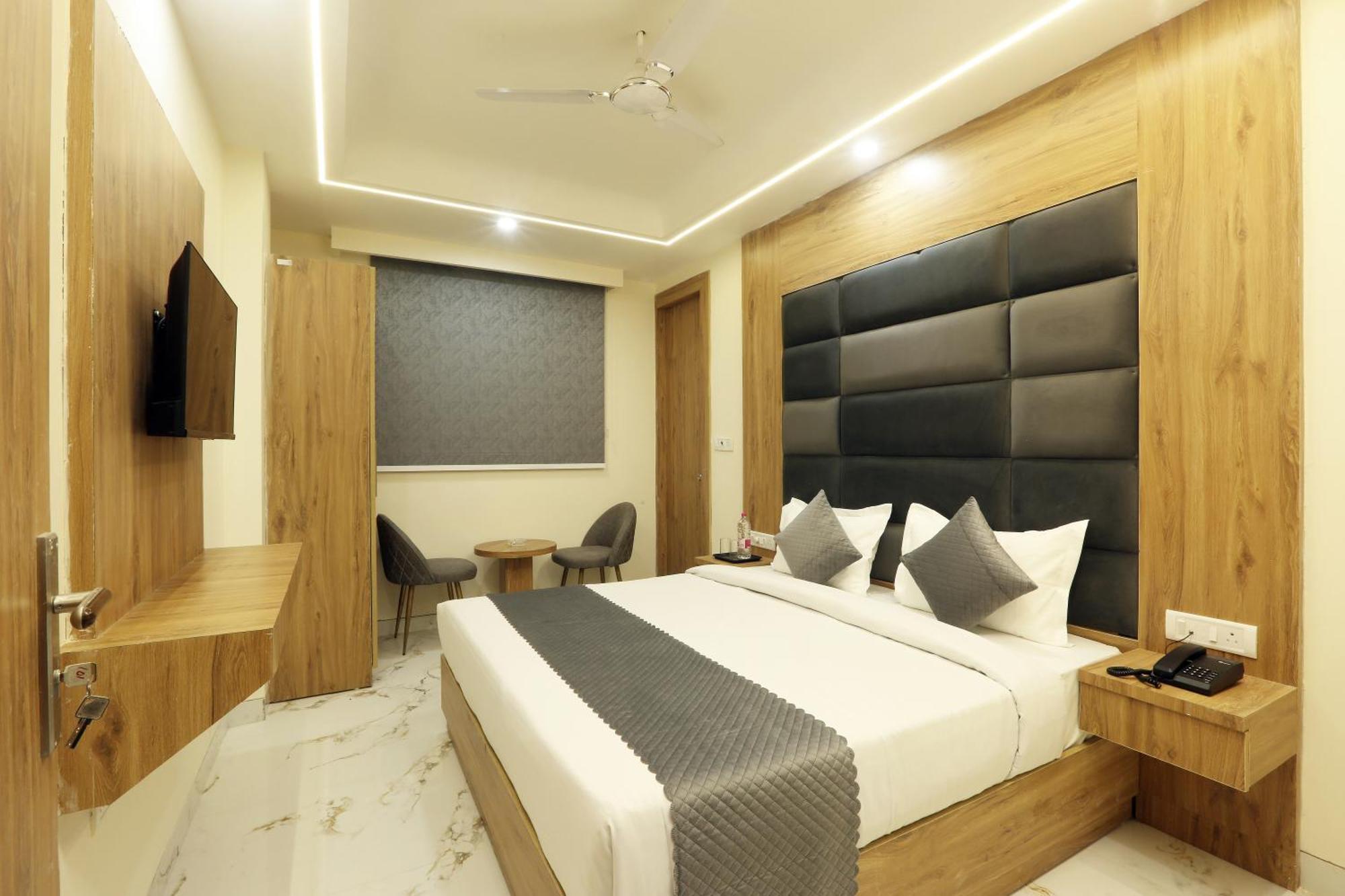 Hotel Luxe Manor Near Delhi Airport New Delhi Bagian luar foto