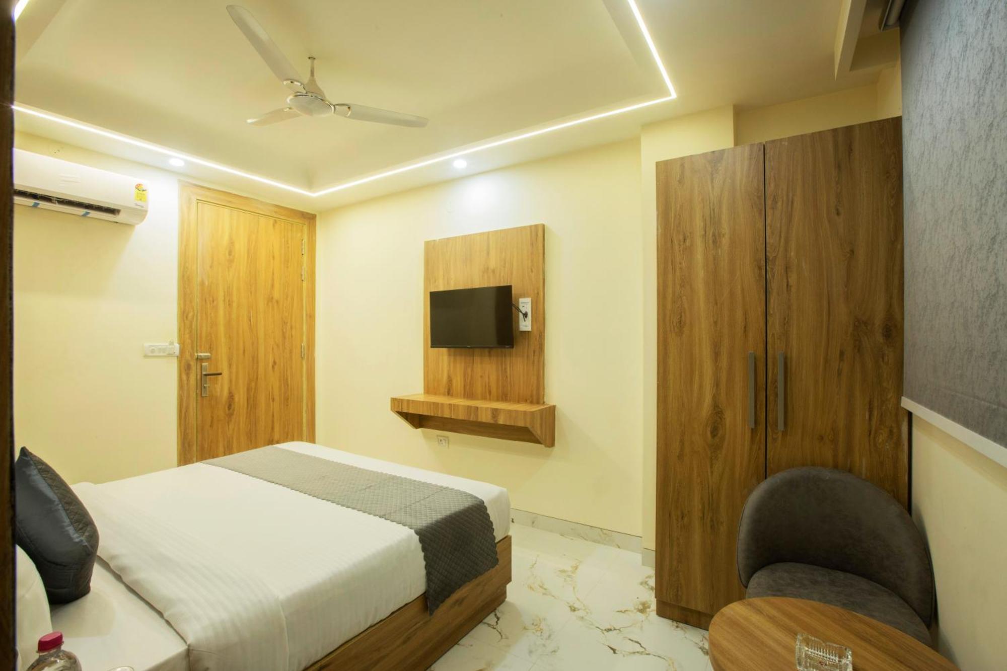 Hotel Luxe Manor Near Delhi Airport New Delhi Bagian luar foto