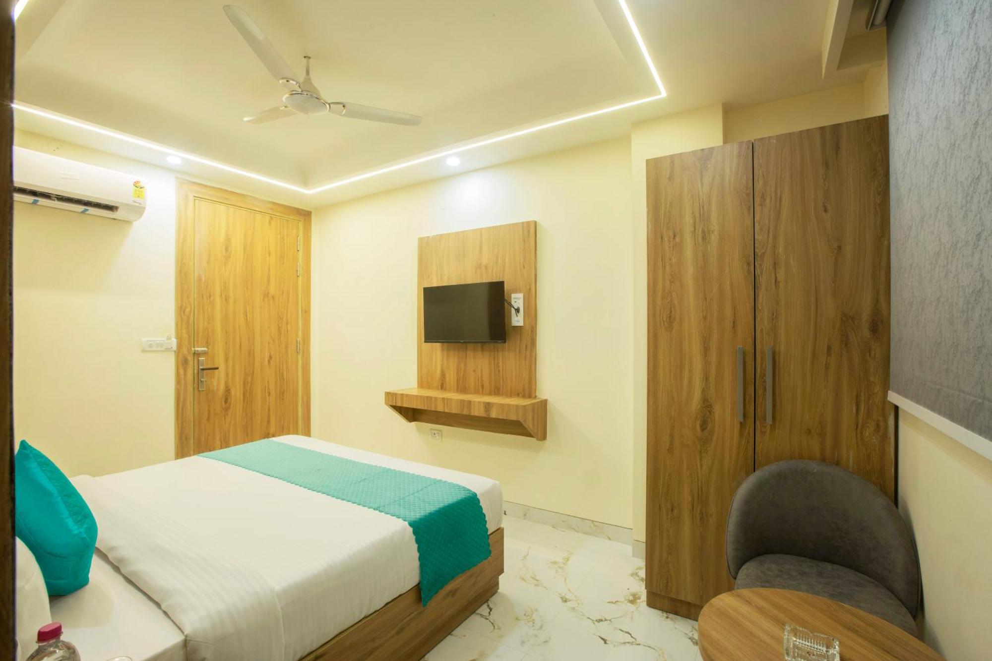 Hotel Luxe Manor Near Delhi Airport New Delhi Bagian luar foto