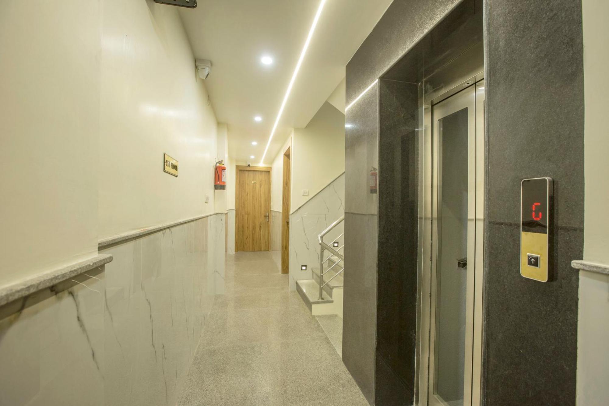Hotel Luxe Manor Near Delhi Airport New Delhi Bagian luar foto