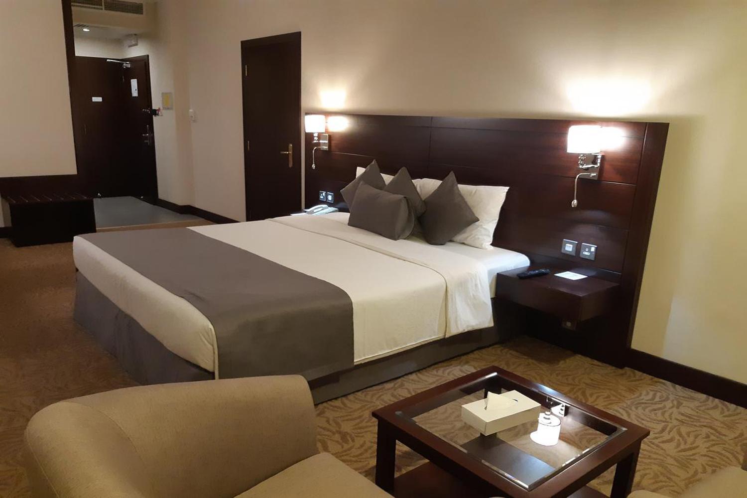 Hotel Luxe Manor Near Delhi Airport New Delhi Bagian luar foto